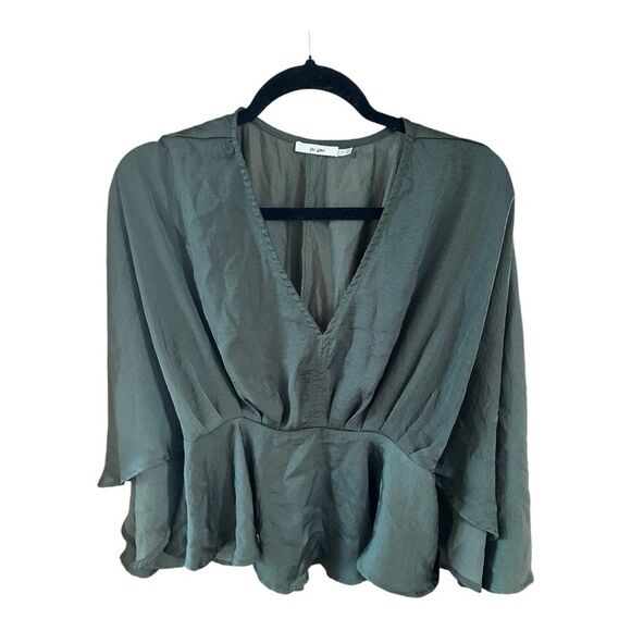 Francesca's Collections Tops - Mi Ami from Francesca’s.  Flowy green blouse with airy sleeves. Women’s Medium